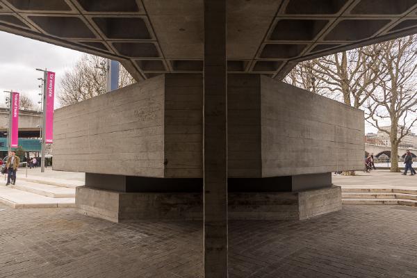 The appearance of a huge foot, stabilising the bulky structure above