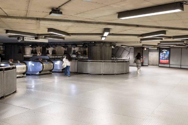 The construction of Westminster underground station does an excellent job informing us that it was new construction in a much older space. Much more fun than the more recent sanitised Elizabeth line.